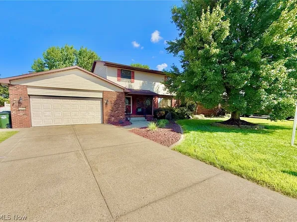 812 Brentwood Dr, Belpre, OH 45714