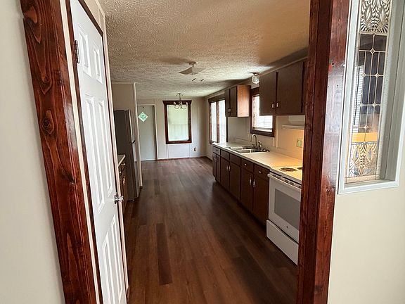 4th image of 112 Suzanne Ln