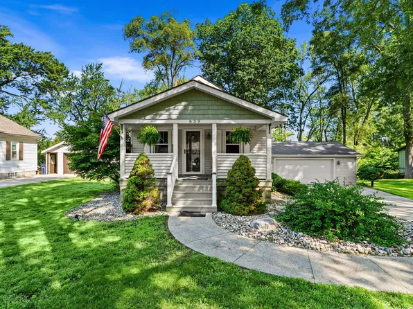 839 Paw Paw Dr, Holland, MI 49423
