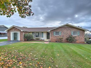 1047 Starling Dr, Kingsport, TN 37660