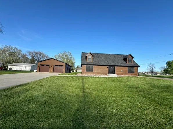 221 Missouri Dr, Pickstown, SD 57367