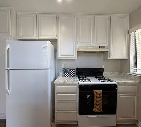5th image of 2920 Luciernaga St #2