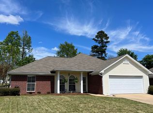 627 Shadowridge Dr, Brandon, MS 39047