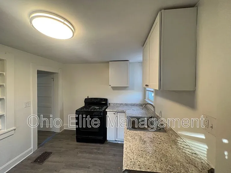 898 13th Ave — Photo 8