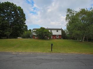 39 Mayer Dr, Highland, NY 12528