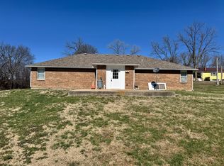 217 W 17th St #B, Higginsville, MO 64037