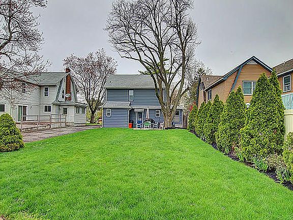 3rd image of 413 Mineola Blvd