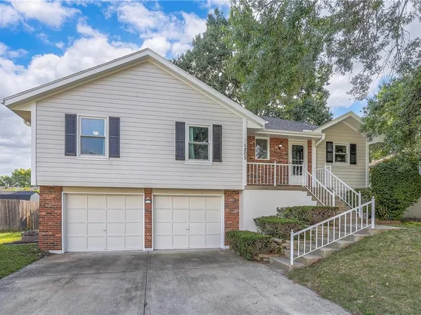 1205 NE Ball Dr, Lees Summit, MO 64086