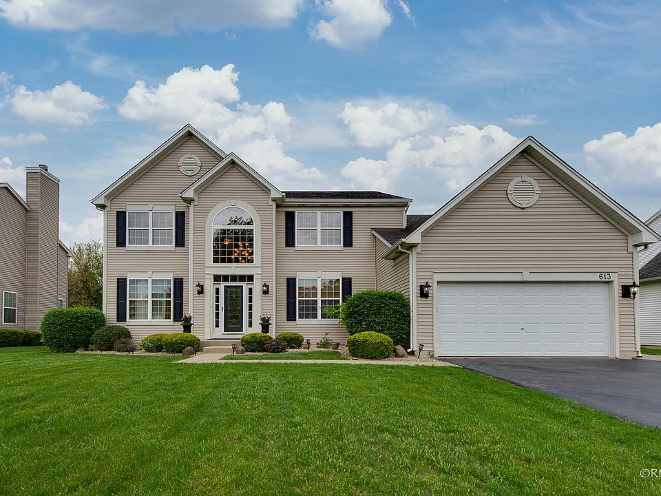 1st image of 613 Versailles Dr