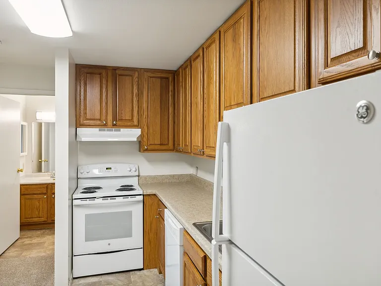 Country Meadows Apartments — Photo 34