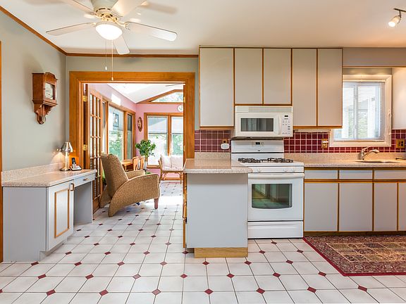 3rd image of 10604 Graeloch Ct