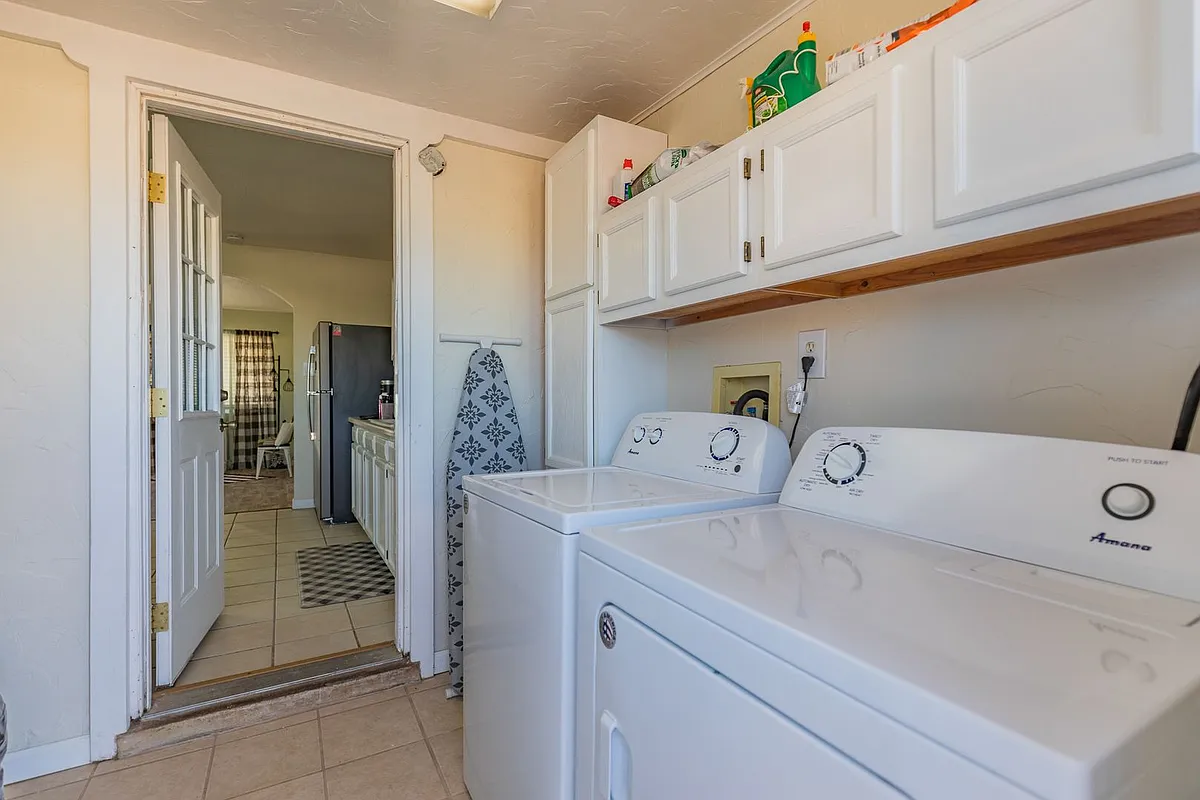 Building Photo - 2105 Bellamah Dr
