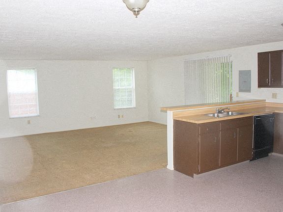 4th image of 4831 Bayview Ct