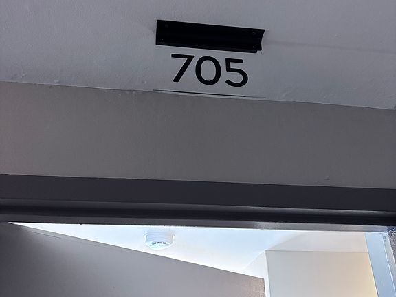 2nd image of 5910-12 N Sheridan Rd #705