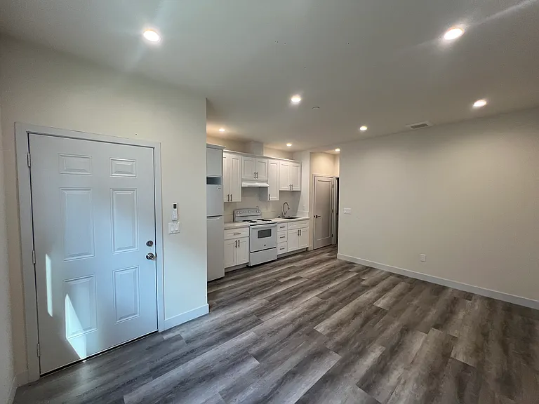 11616 Hamlin St #11620 — Photo 22