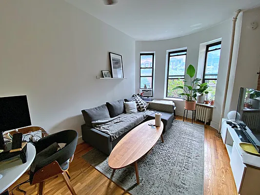 Rented by Douglas Elliman | media 22