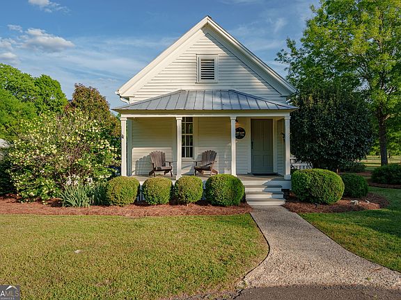 3rd image of 235 Glades Rd
