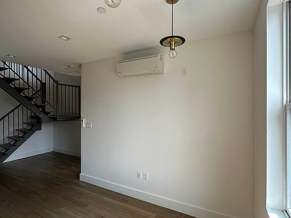 5th image of 1052 Dean St #4M