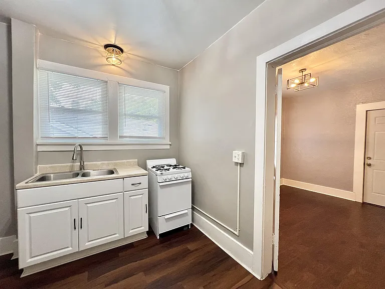 306 N Academy St #4 — Photo 3