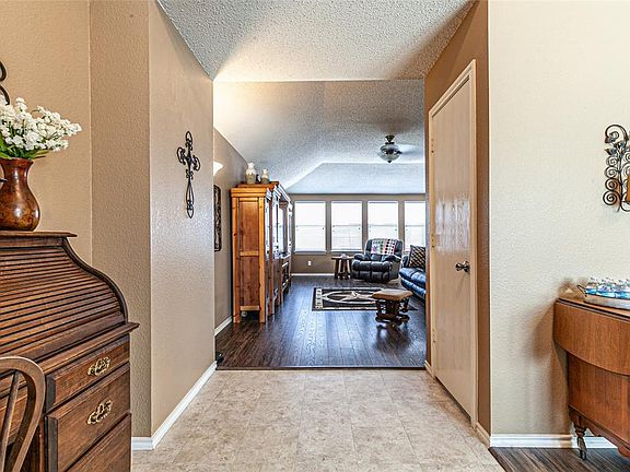 3rd image of 200 Aspenwood Trl