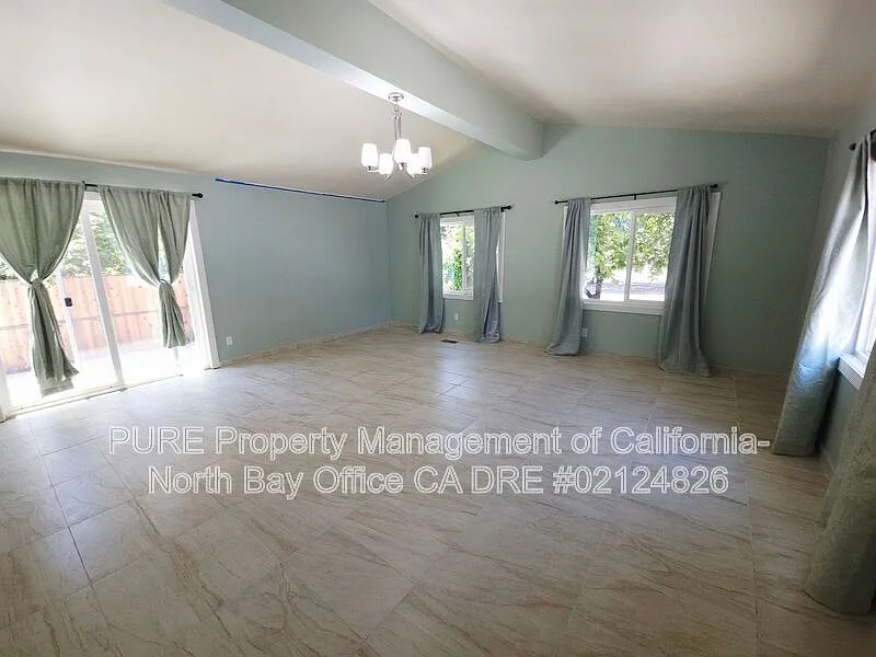 3 bed, 3.0 bath, 960 sqft, $2,450 — Photo 3