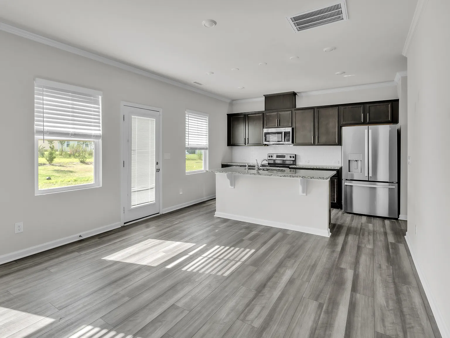 4 bed, 2.5 bath, 1893 sqft, $1,950 — Photo 4