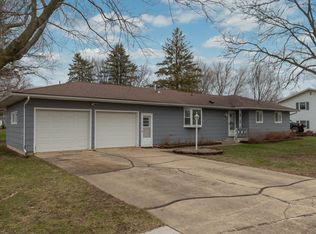426 1st St SE, Hayfield, MN 55940