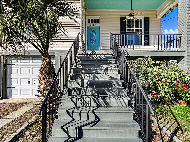 3902 Bernardo De Galvez #B — Photo 3