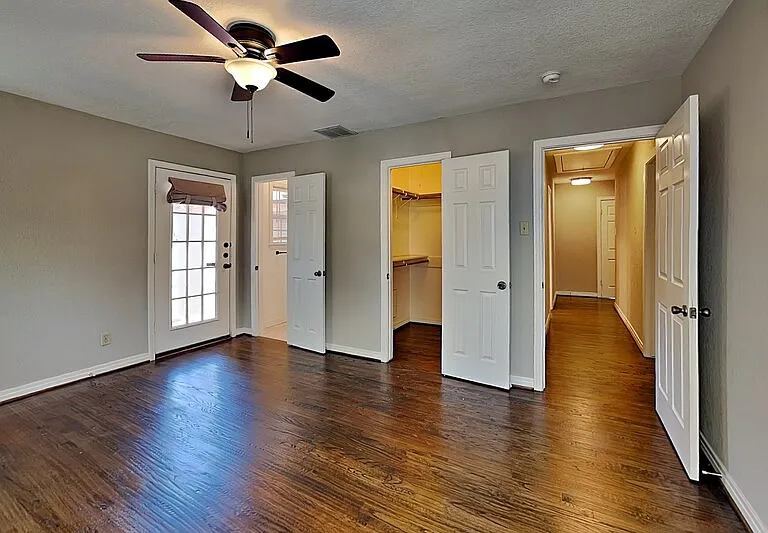 4345 Skillman St — Photo 7