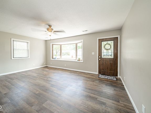 4th image of 902 Progress St