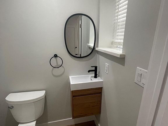3rd image of 2129 E Cambria St