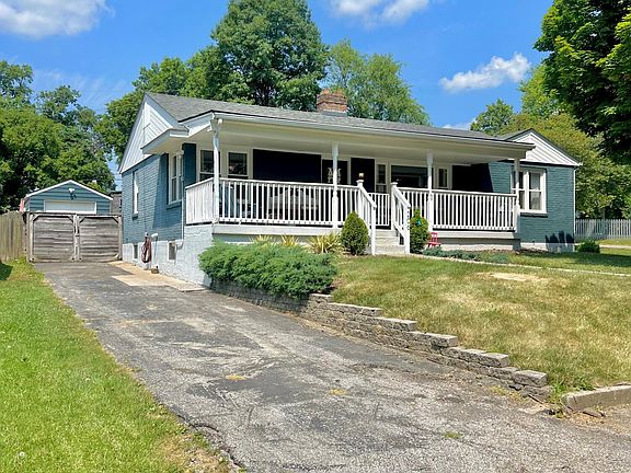 3rd image of 206 Pinewood Dr