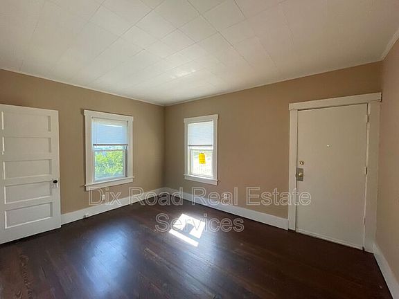 3rd image of 827 16th Ave