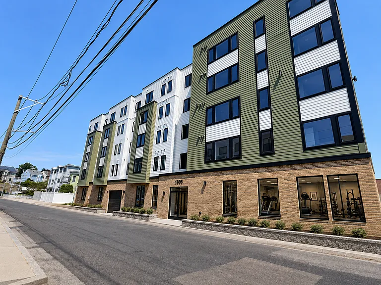1305 Hyde Park Apartments — Photo 1