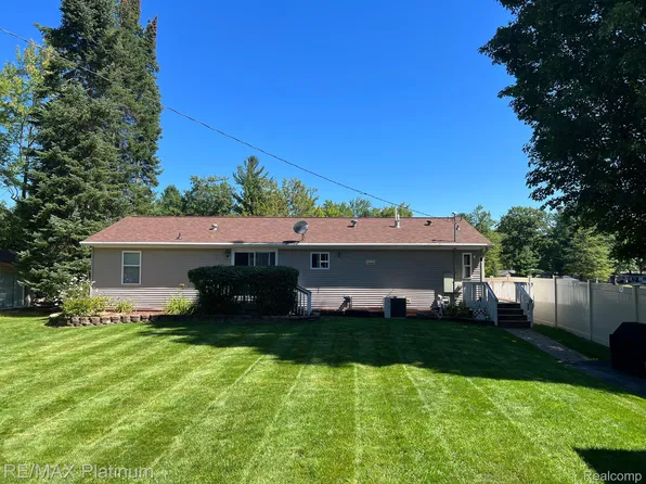 3818 Pinelands Rd, Gladwin, MI 48624