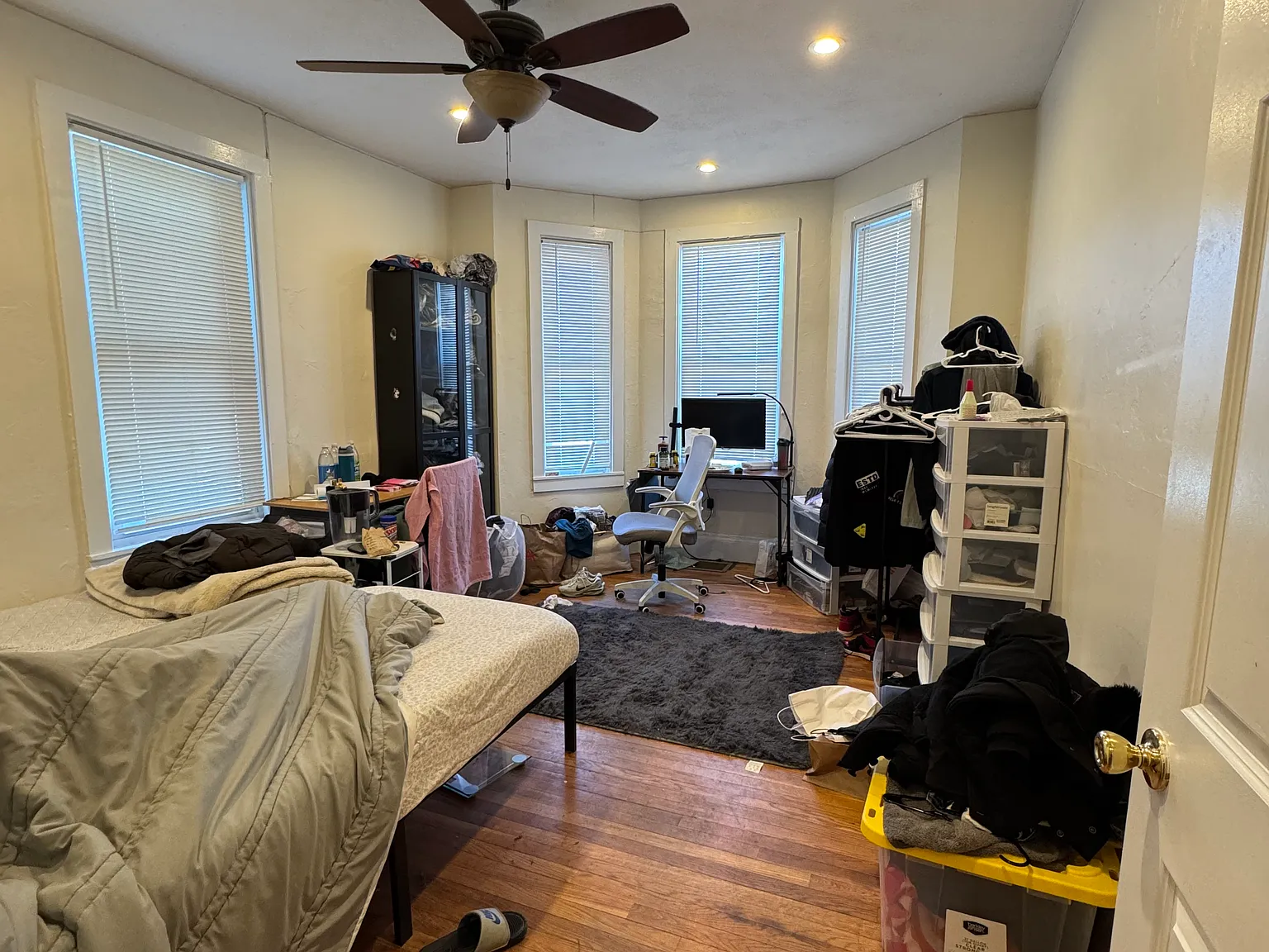 3 bed, 1100 sqft, $2,999 — Photo 4