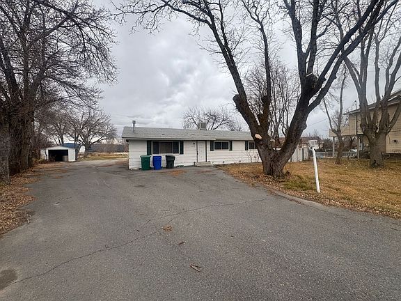 3rd image of 3212 W Derby Cir