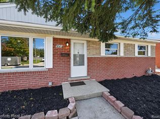 32453 Hiveley St, Westland, MI 48186