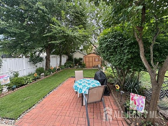 2nd image of 582 Garden Ave
