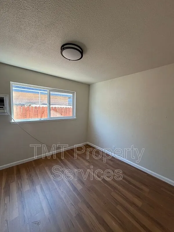 3 bed, 2.0 bath, 1477 sqft — Photo 3