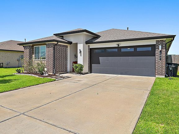 3rd image of 407 Turtle Oak Ln