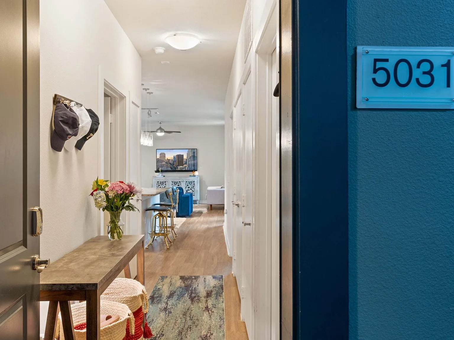 2 bed, 1.0 bath, 999 sqft, $3,400 — Photo 2