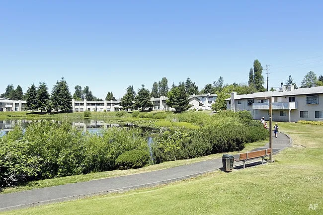 Fountain Lake Townhomes — Photo 4