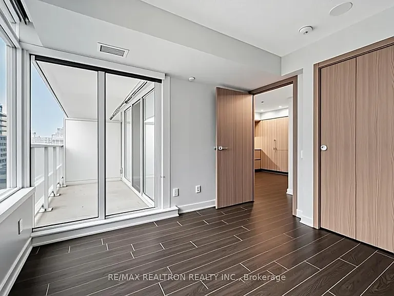 19 Bathurst St #1216 — Photo 10