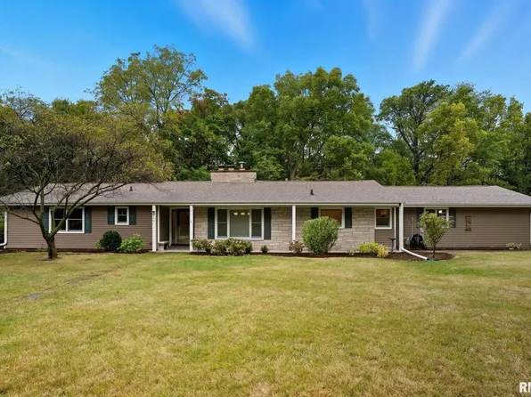 140 Elmhurst Ln, Riverdale, IA 52722