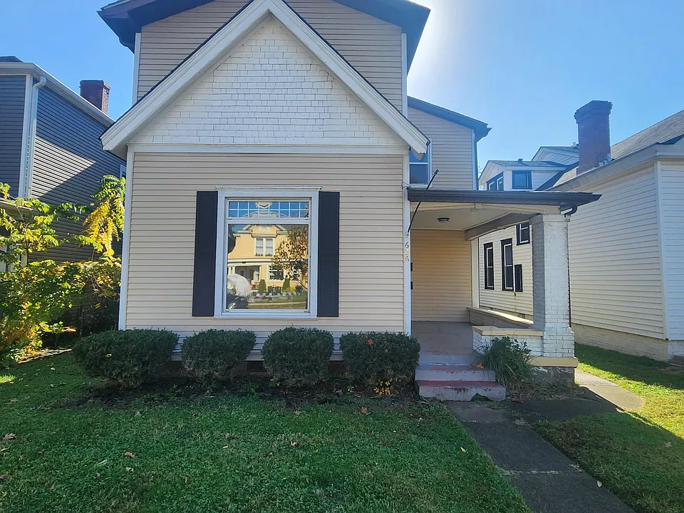 626 E Maple St #1