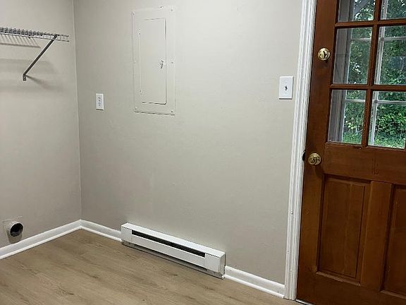 4th image of 3326 Sandy St