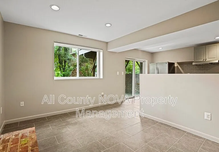 6428 Earlham Dr — Photo 42