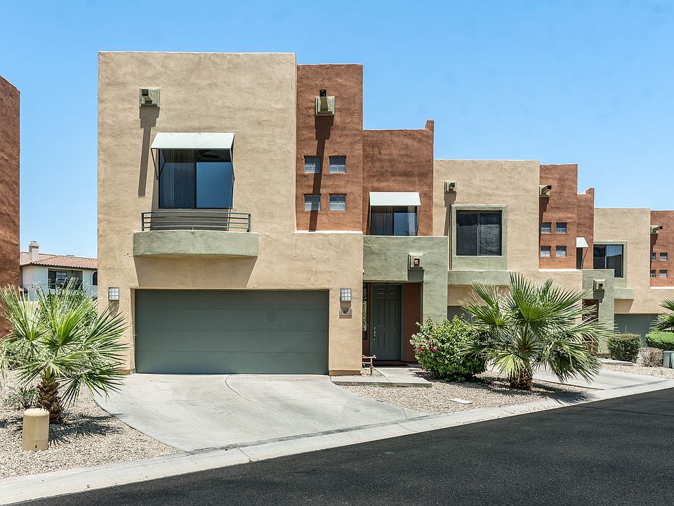 Remodeled Townhouse with 2-car garage