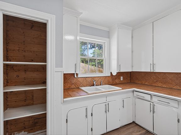 5th image of 2621 Dillard St